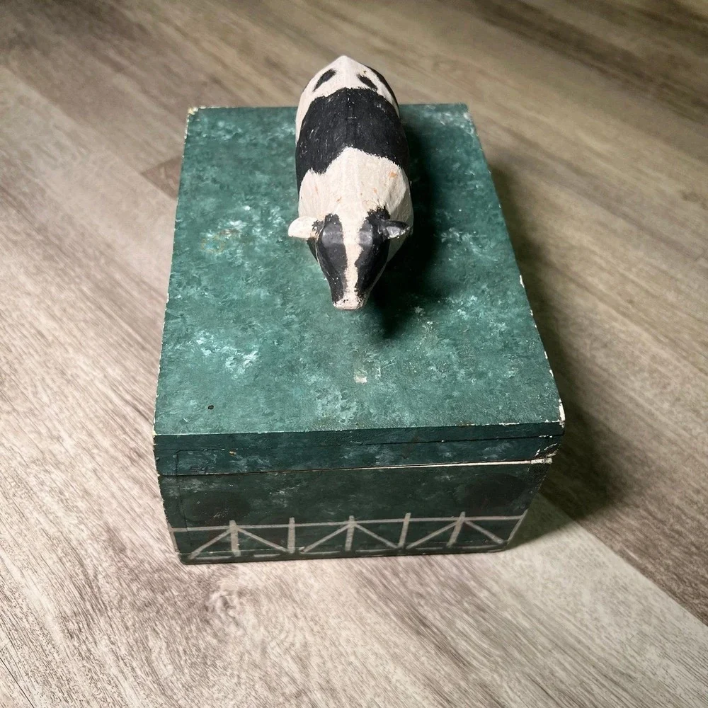 Wooden‎ cow box